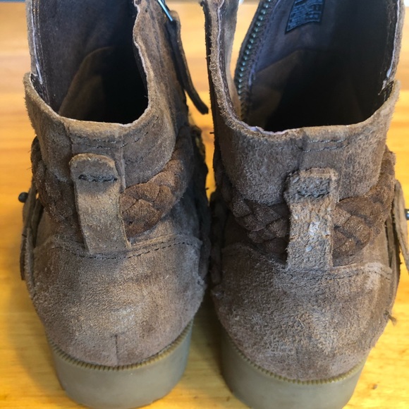 Teva boots. Chocolate suede with braiding detail. - Picture 8 of 9